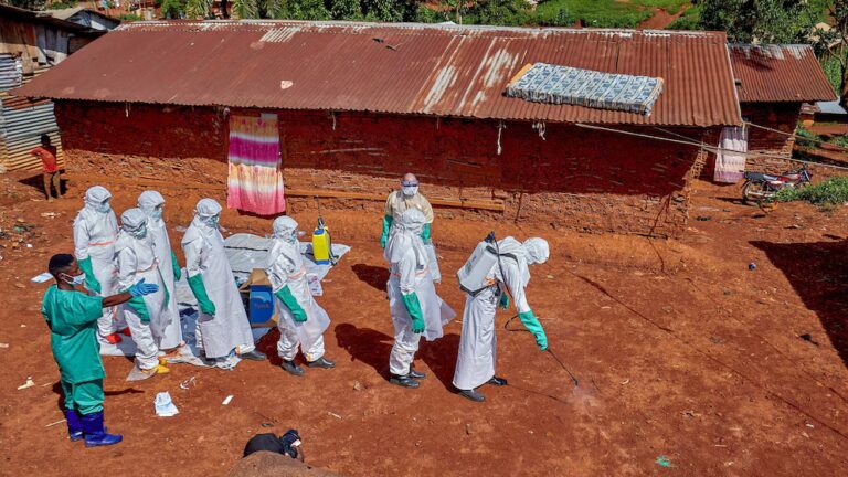 Doutores no RDC falam sobre surto de Ébola: "Um ambiente marcado pelo medo" 7