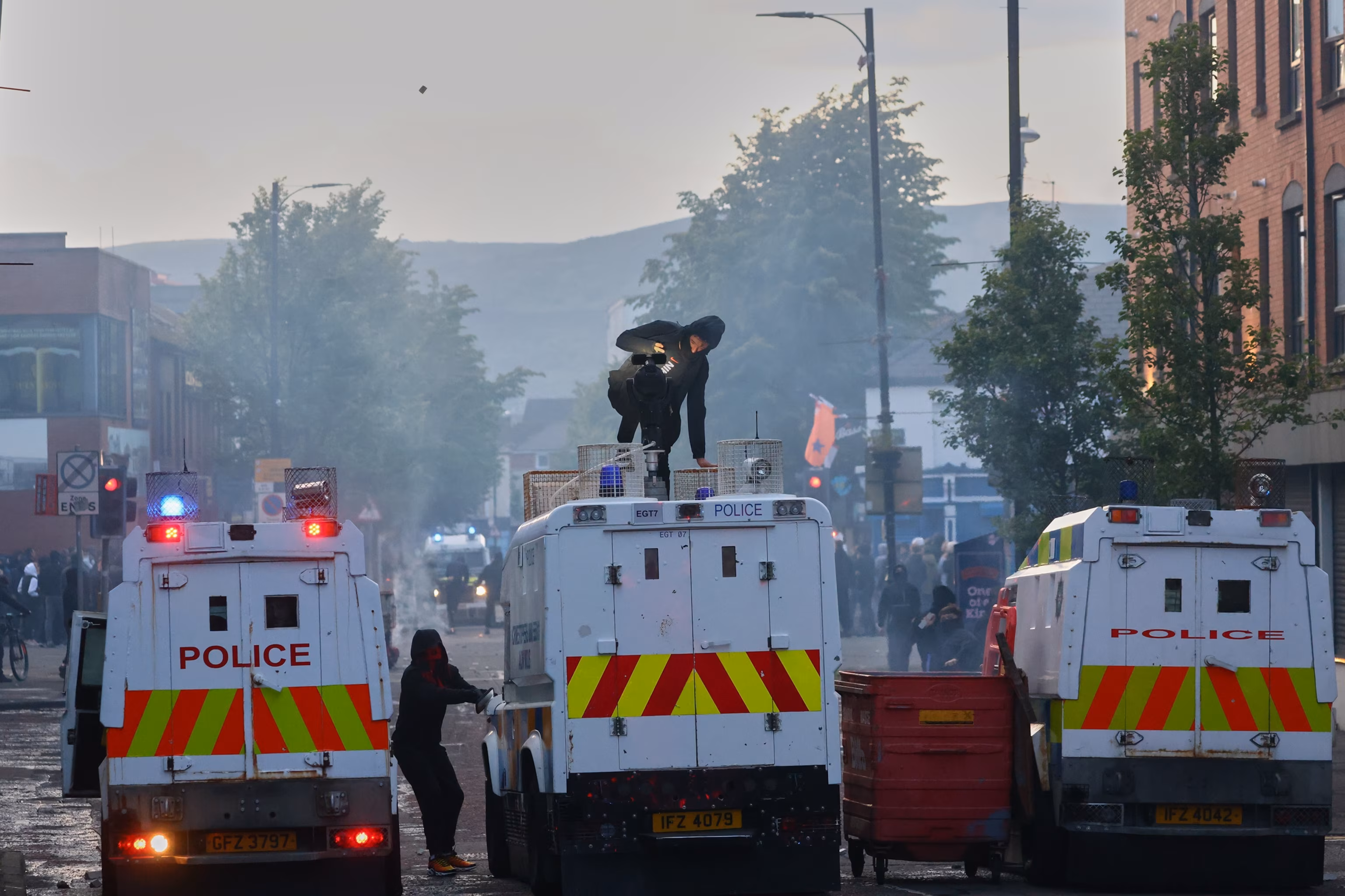 Protests erupt in Belfast following arrest of Sudanese suspect in stabbing incident 7