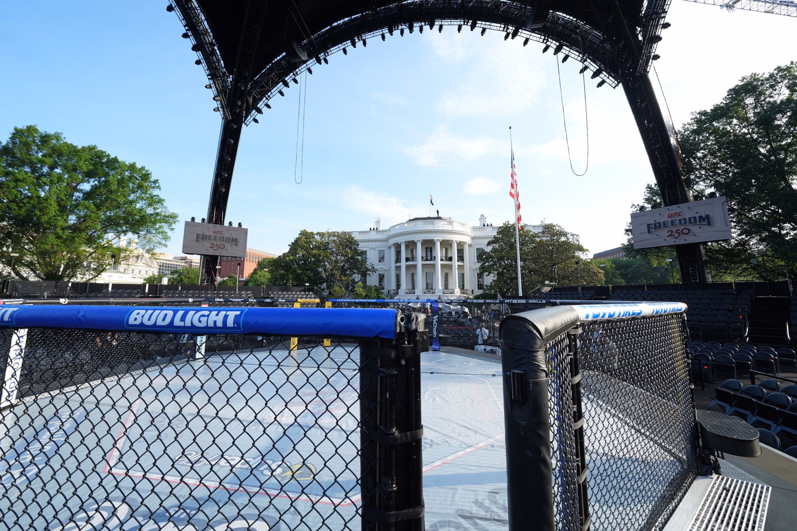 Trumpin UFC-ottelu Valkoisen talon eteläpihalla 10
