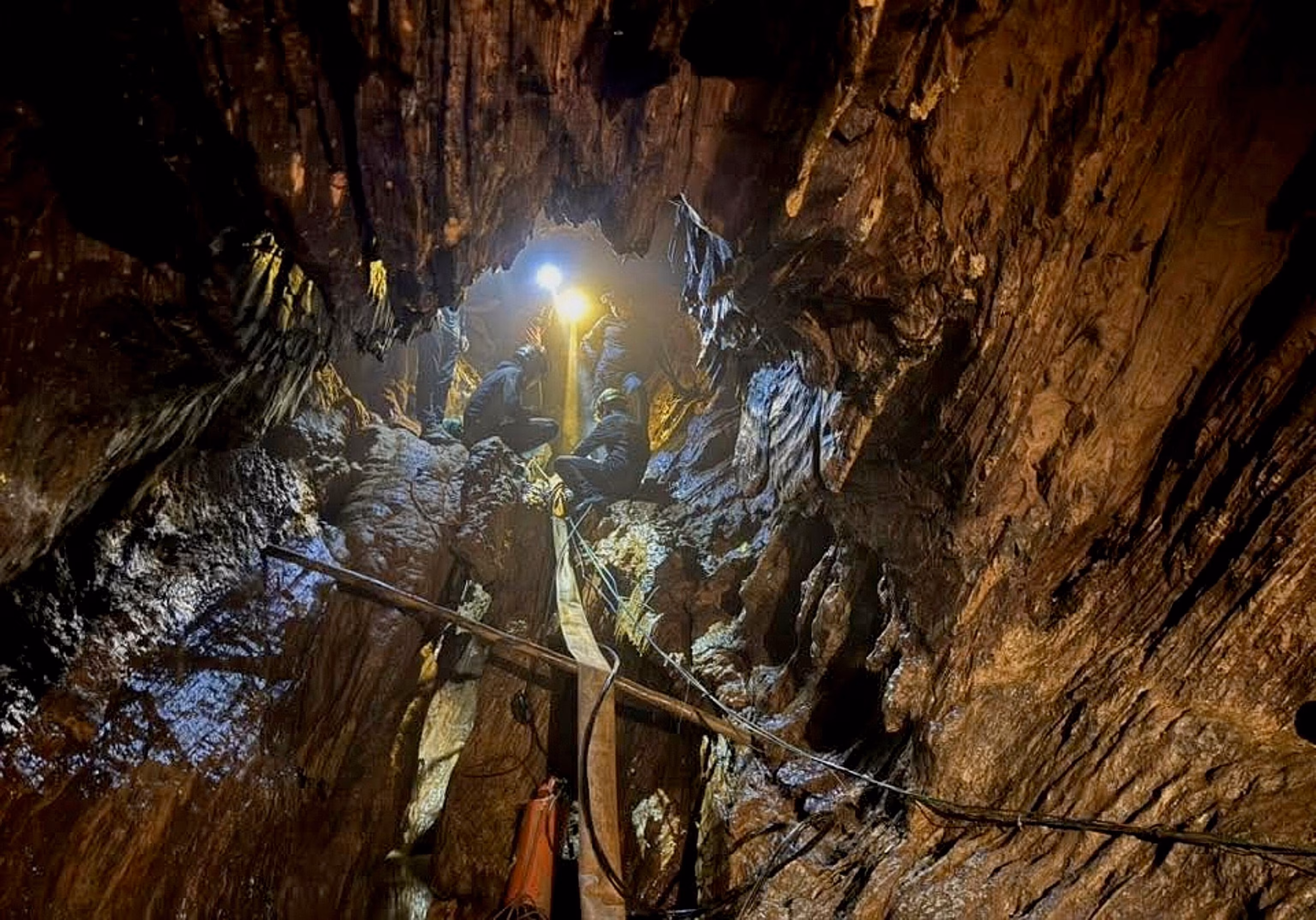 Les secouristes dans la grotte du Laos rapportent un "bruit de coups" lors de la recherche des deux dernières personnes disparues. 4