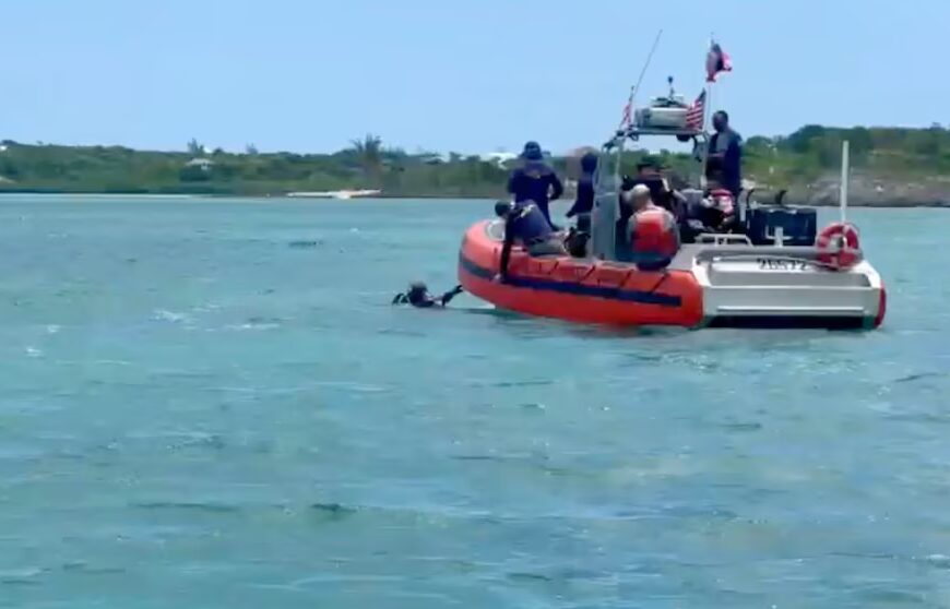 La Guardia Costera se hace cargo de la balsa mientras continúa la&hellip;