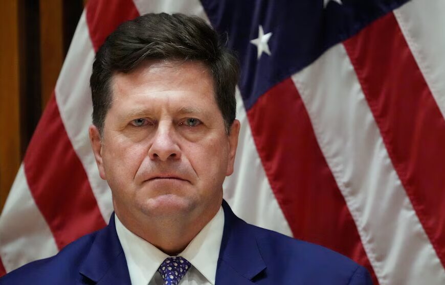 Trump Nomina a Jay Clayton como Director de Inteligencia Nacional
