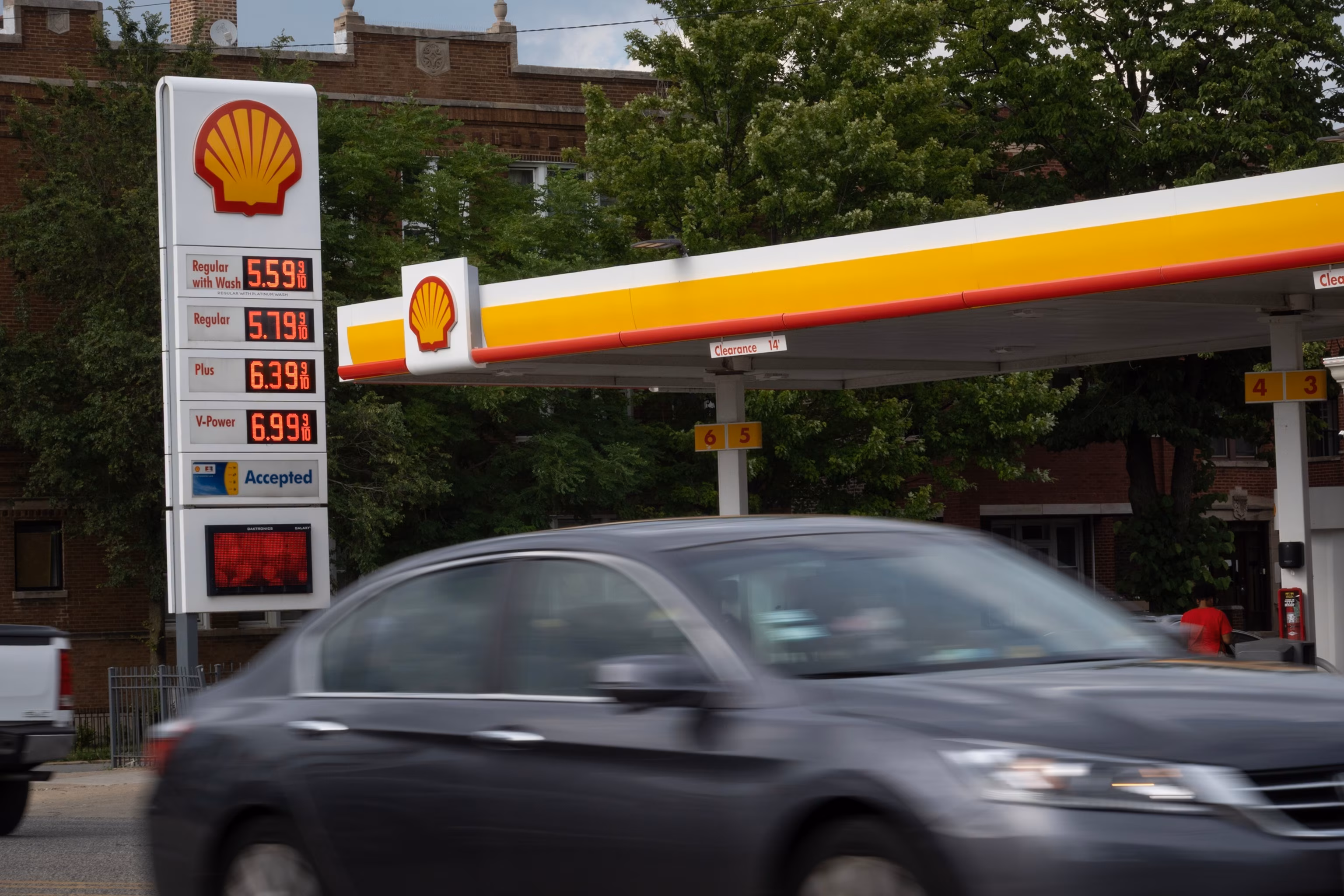 The price of gas is declining, approaching $4 per gallon, though experts express uncertainty about the future trend. 4 The price of gas is declining, approaching $4 per gallon, though experts express uncertainty about the future trend. 4
