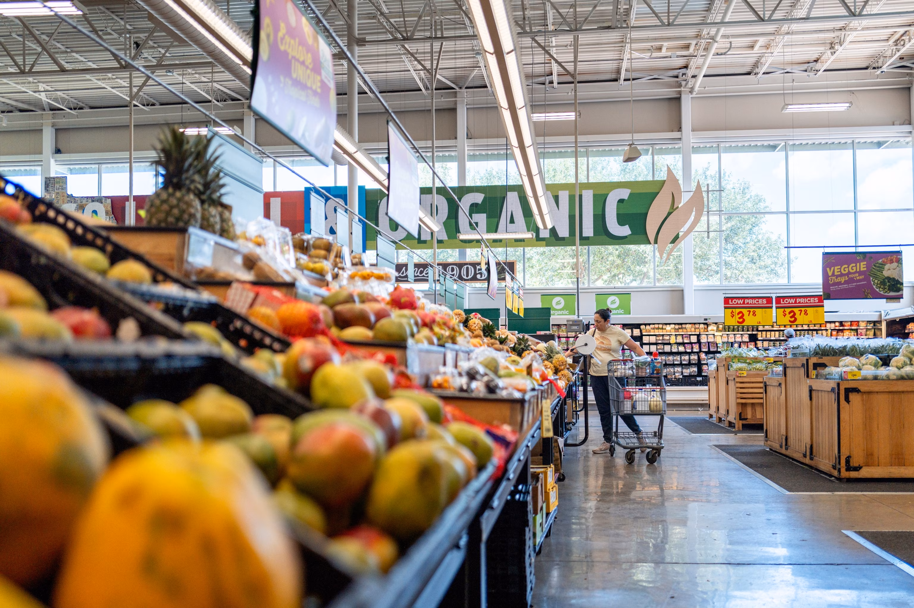 Inflation reaches its highest point since 2023, driven by war-related price increases. 4