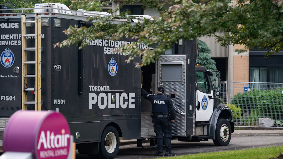 Officer killed during search warrant execution in investigation linked to Toronto consulate shooting 4 Officer killed during search warrant execution in investigation linked to Toronto consulate shooting 4
