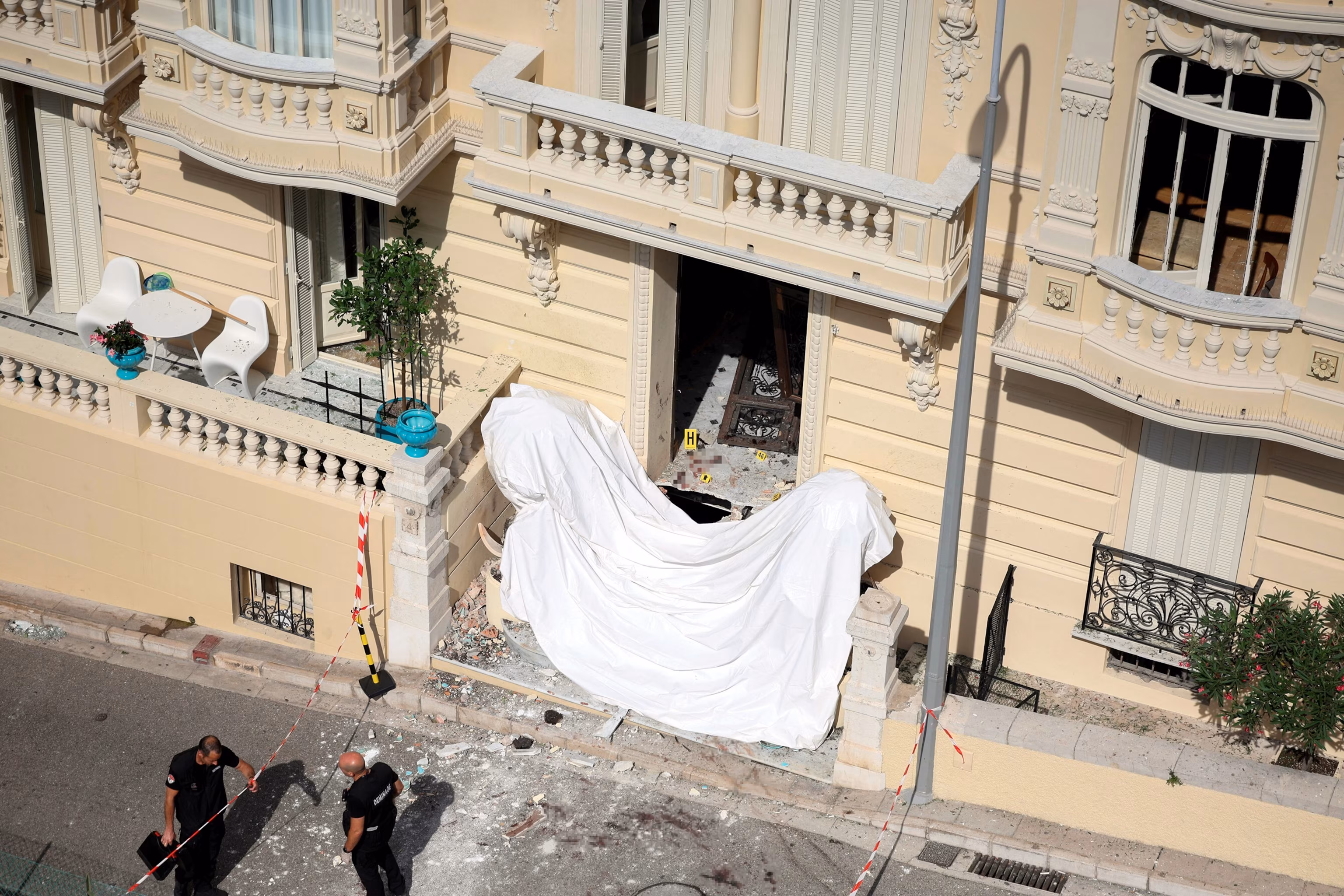 Authorities seek suspect following package bomb incident in Monaco that injured three 7