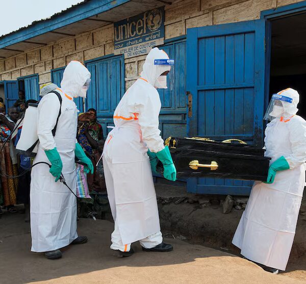 HOME 19 Les cas d’Ebola en RDC dépassent 1 000, l’UNICEF prévient que des millions d’enfants…