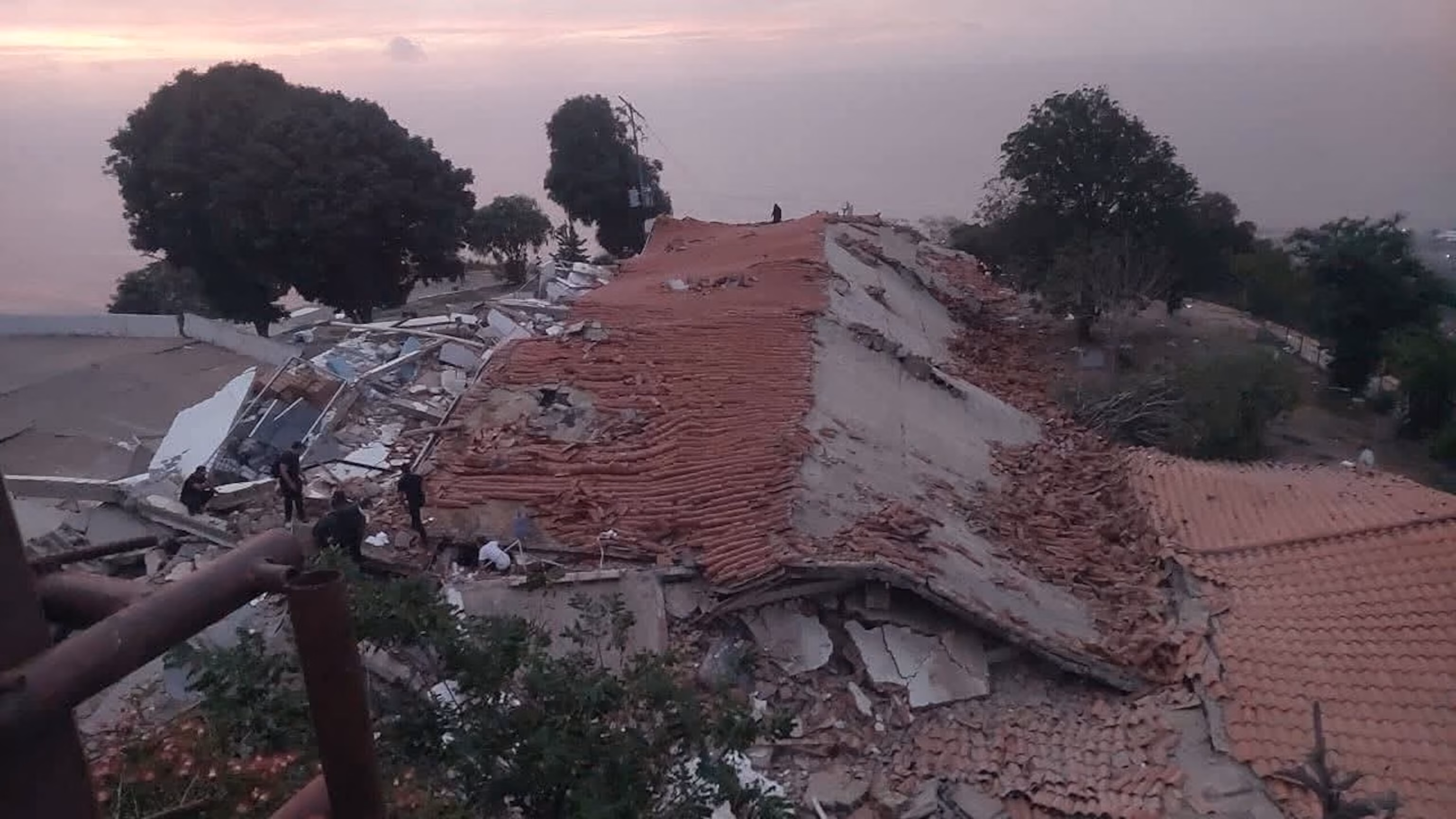 Hotel in which more than 100 Venezuelans, recently expelled from the US, were housed, crumbled in devastating earthquakes, relatives report 5 Hotel in which more than 100 Venezuelans, recently expelled from the US, were housed, crumbled in devastating earthquakes, relatives report 5