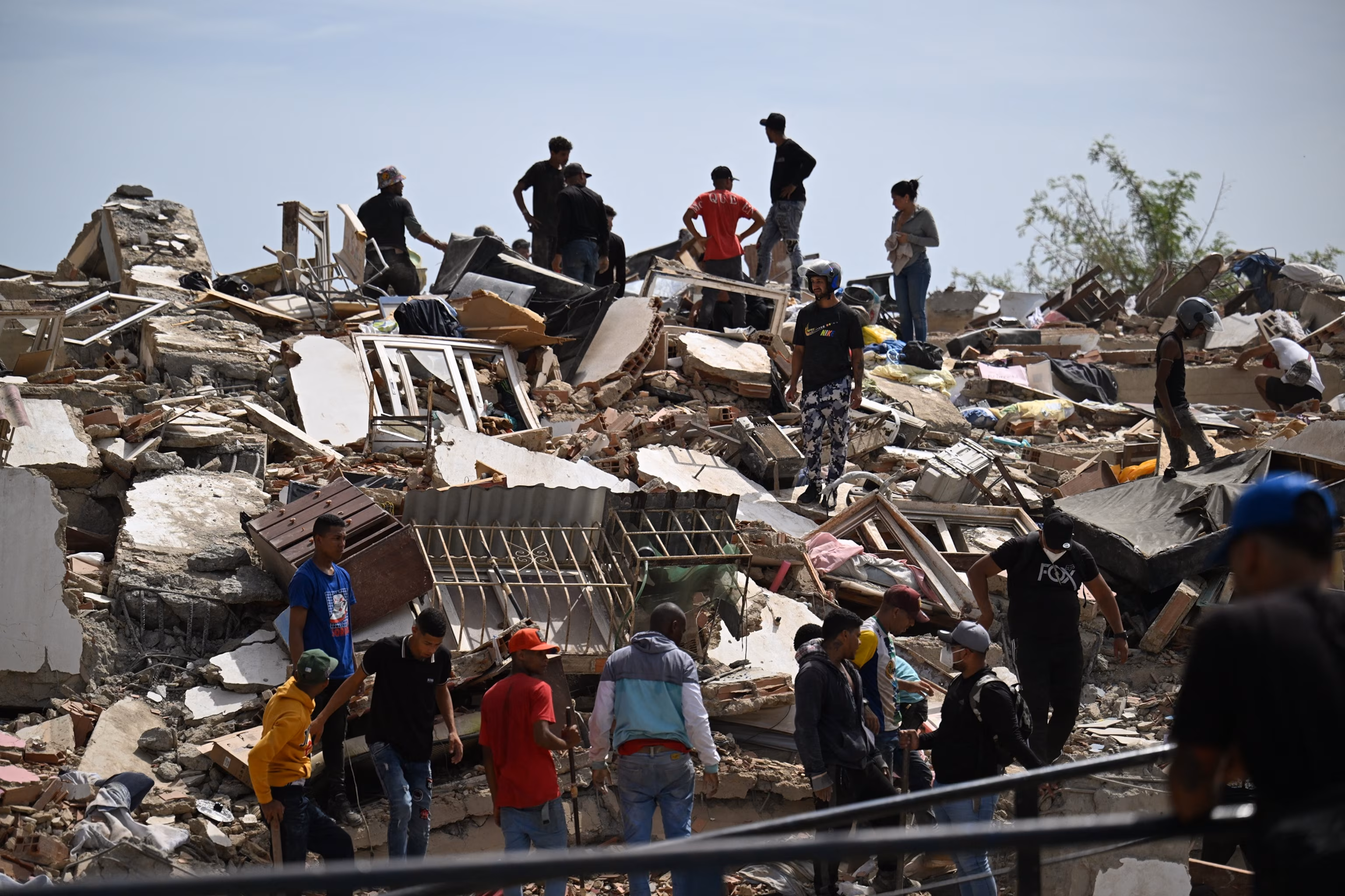'The ground beneath my feet was trembling': American visitor describes surviving deadly tremors in Venezuela 17