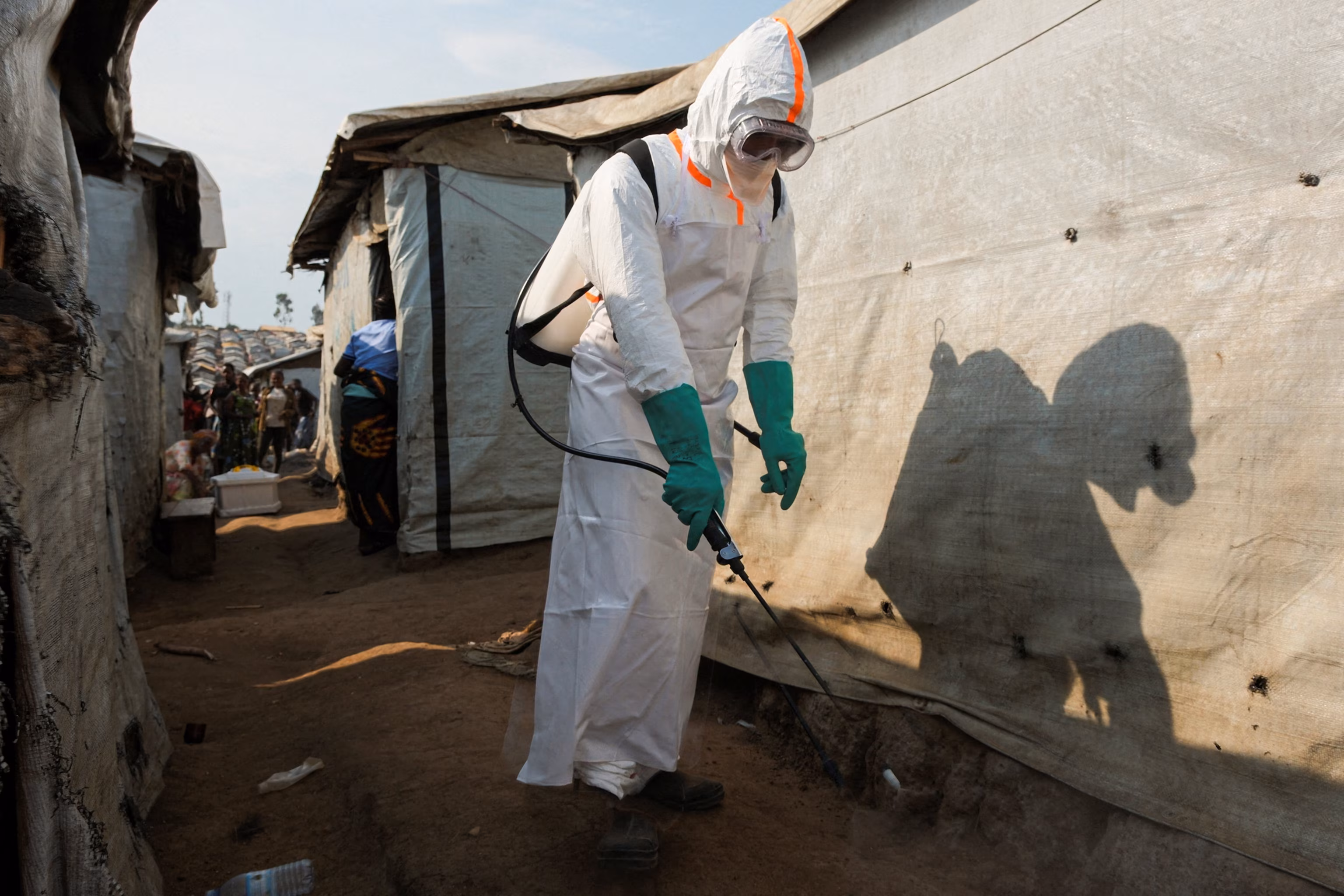 Les cas d'Ebola en RDC dépassent 1 000, l'UNICEF prévient que des millions d'enfants sont en danger. 4