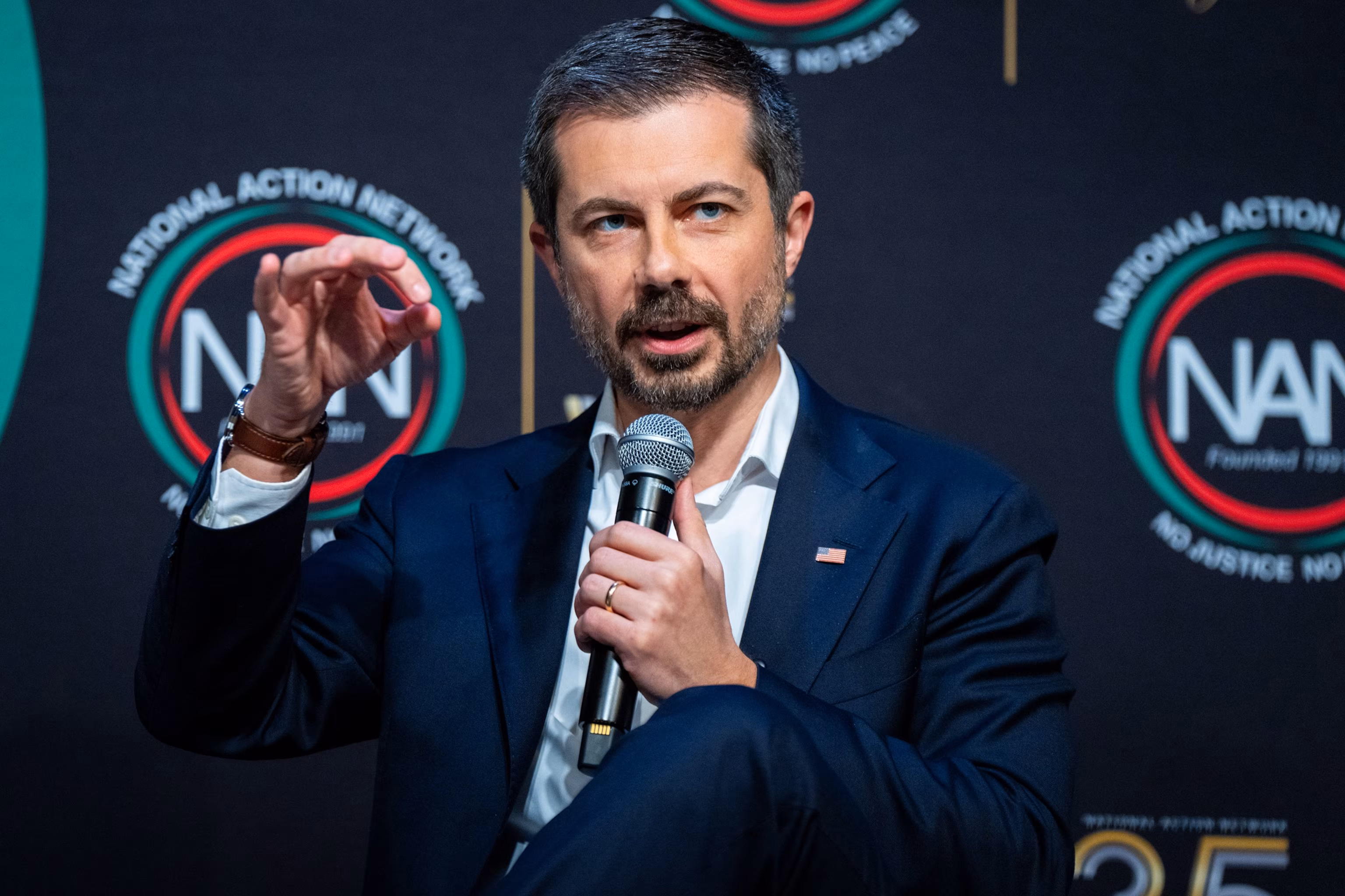 Pete Buttigieg und seine Kinder waren Ziel eines Swatting-Anrufs durch den Kinderschutzdienst: Polizei 5