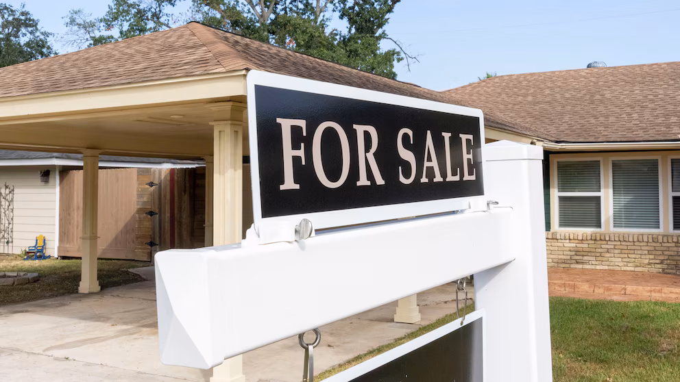 Mortgage interest rates decline to their lowest point since May