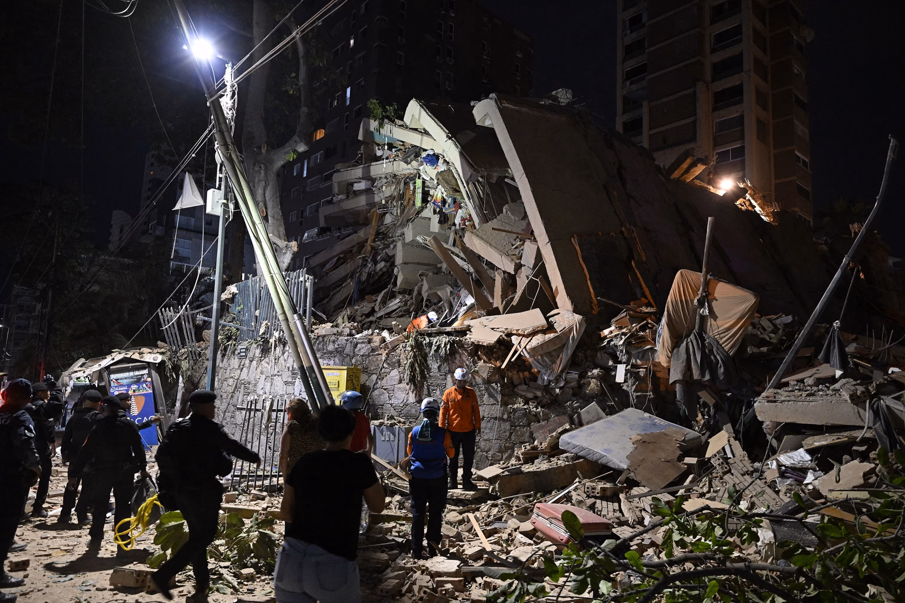 'The ground beneath my feet was trembling': American visitor describes surviving deadly tremors in Venezuela 22