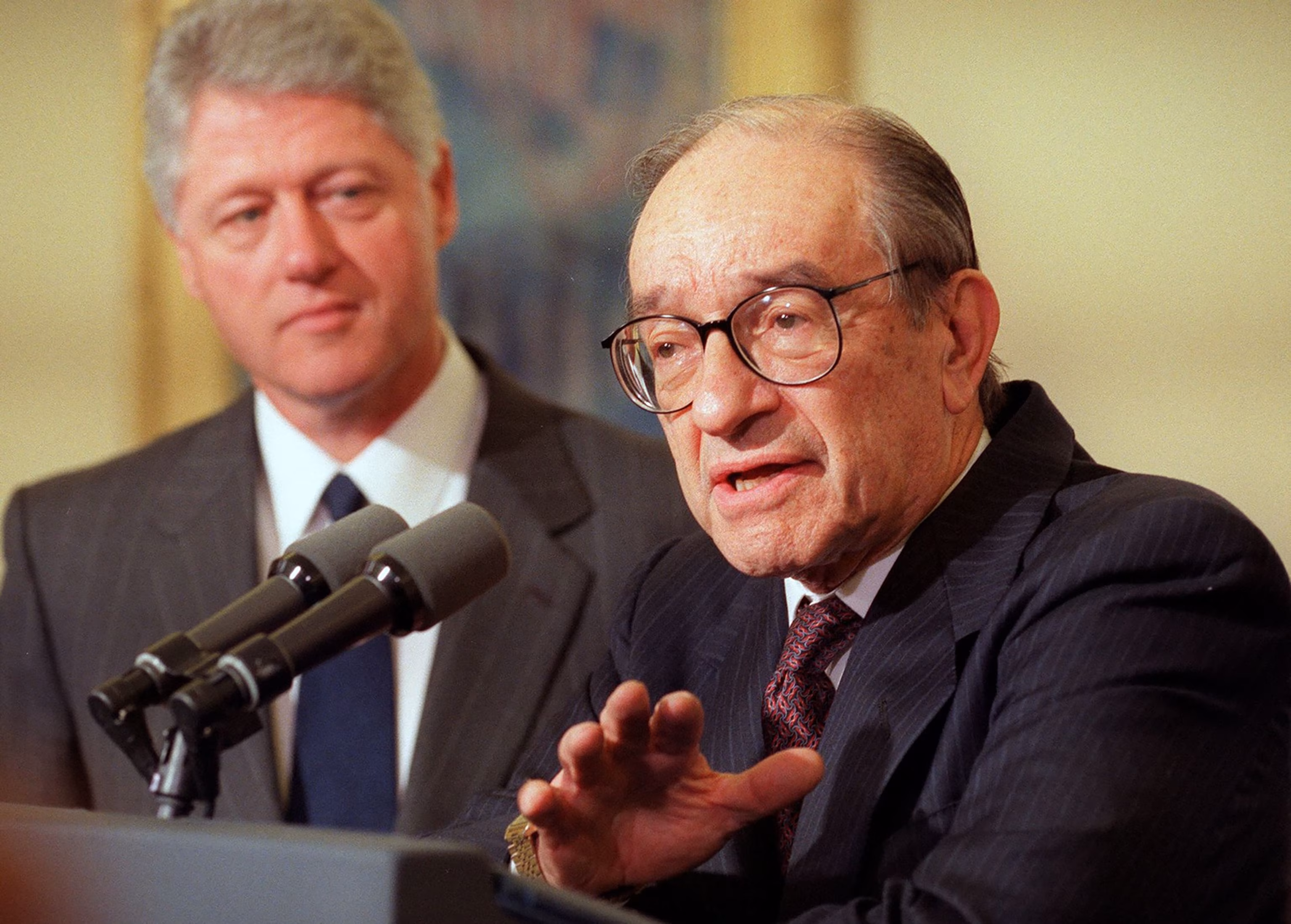 Alan Greenspan, former chairman of the Federal Reserve, passes away at 100 years old 8