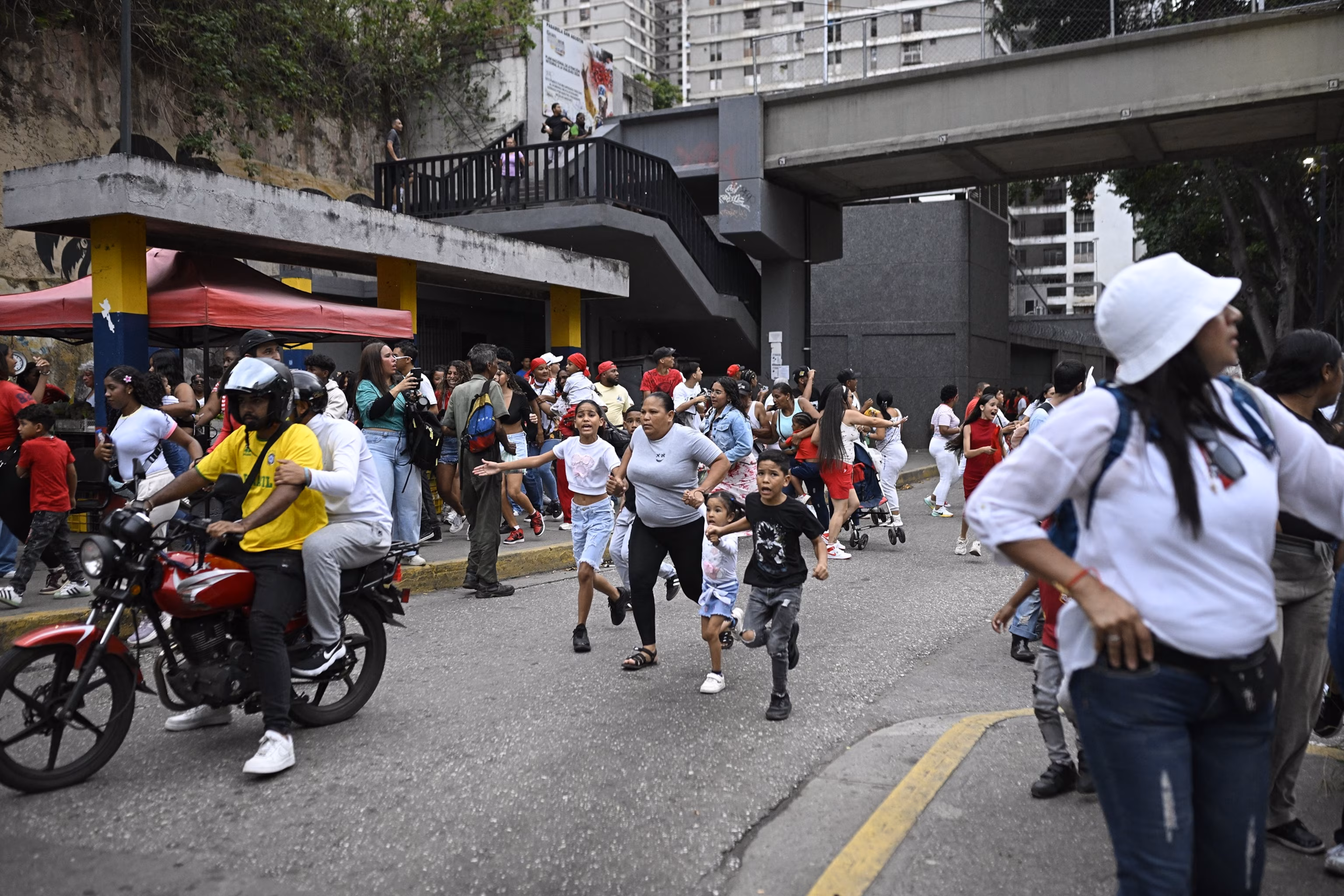 'The ground beneath my feet was trembling': American visitor describes surviving deadly tremors in Venezuela 15