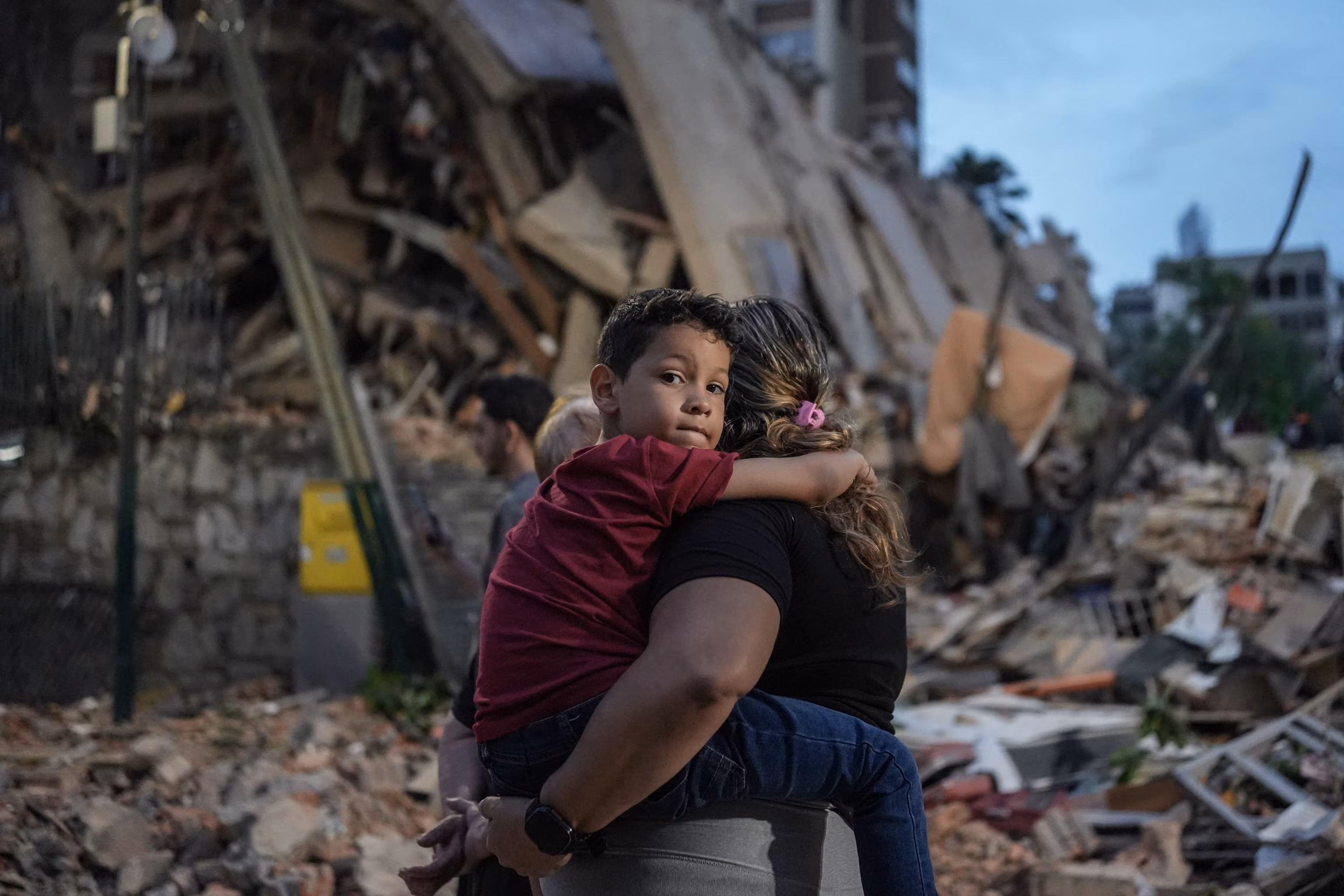 'The ground beneath my feet was trembling': American visitor describes surviving deadly tremors in Venezuela 21