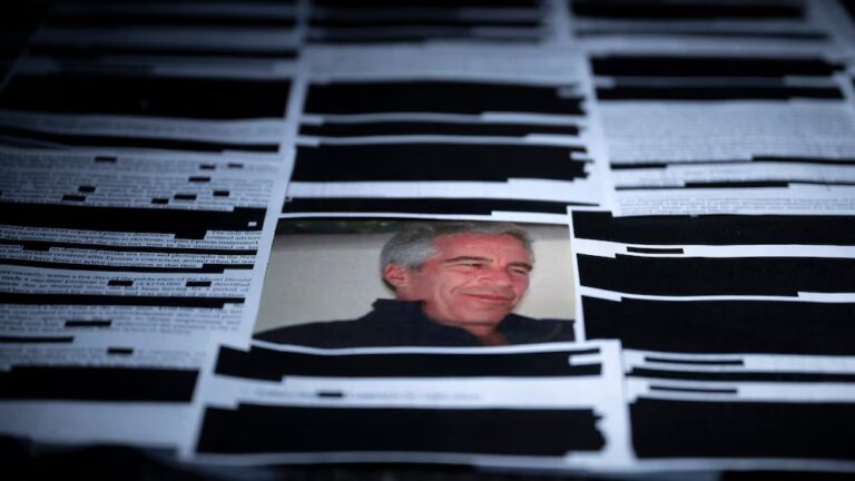 Richter ordnet an, dass das DOJ einige ungeschwärzte Epstein-Akten vorlegt 1