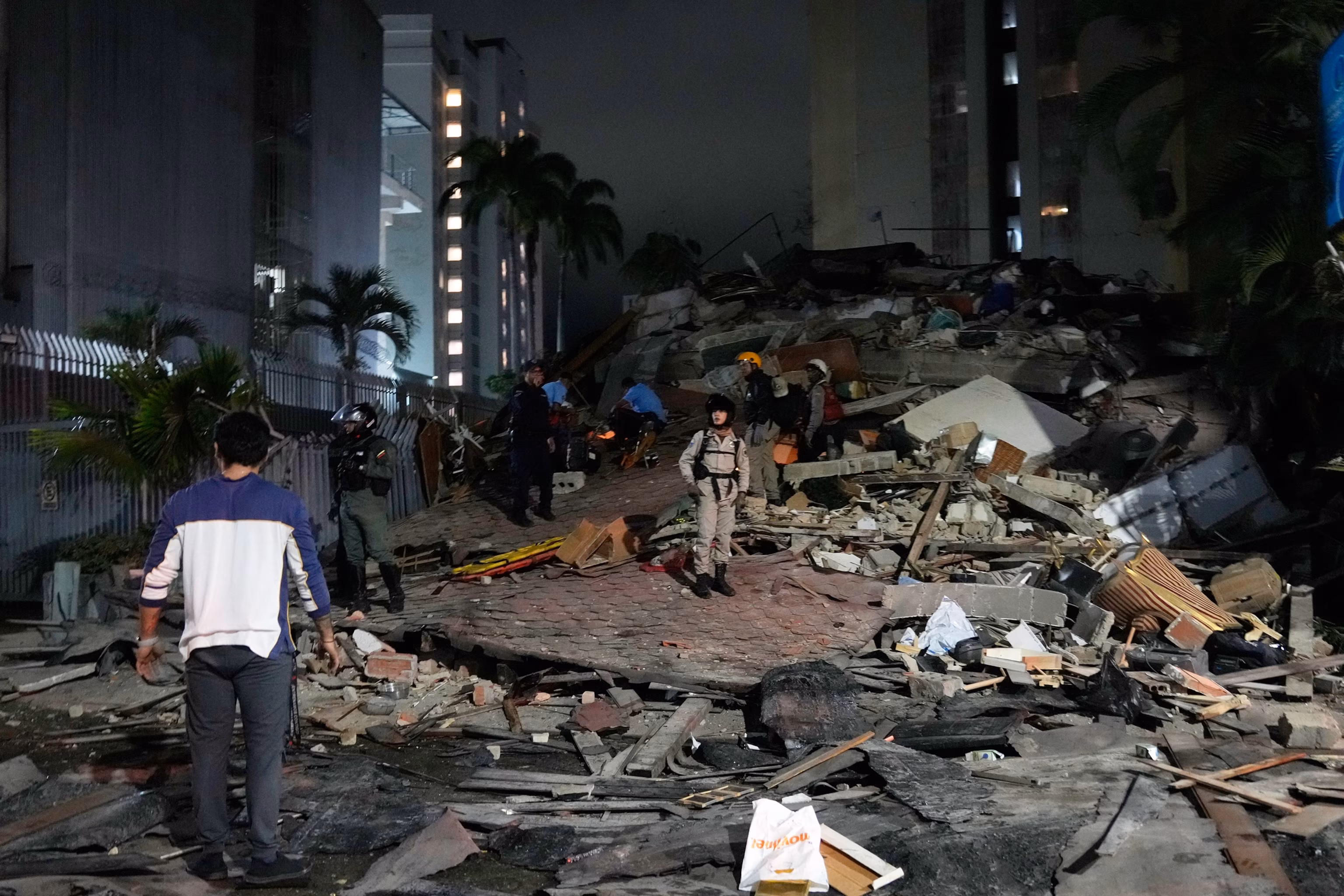 'The ground beneath my feet was trembling': American visitor describes surviving deadly tremors in Venezuela 25