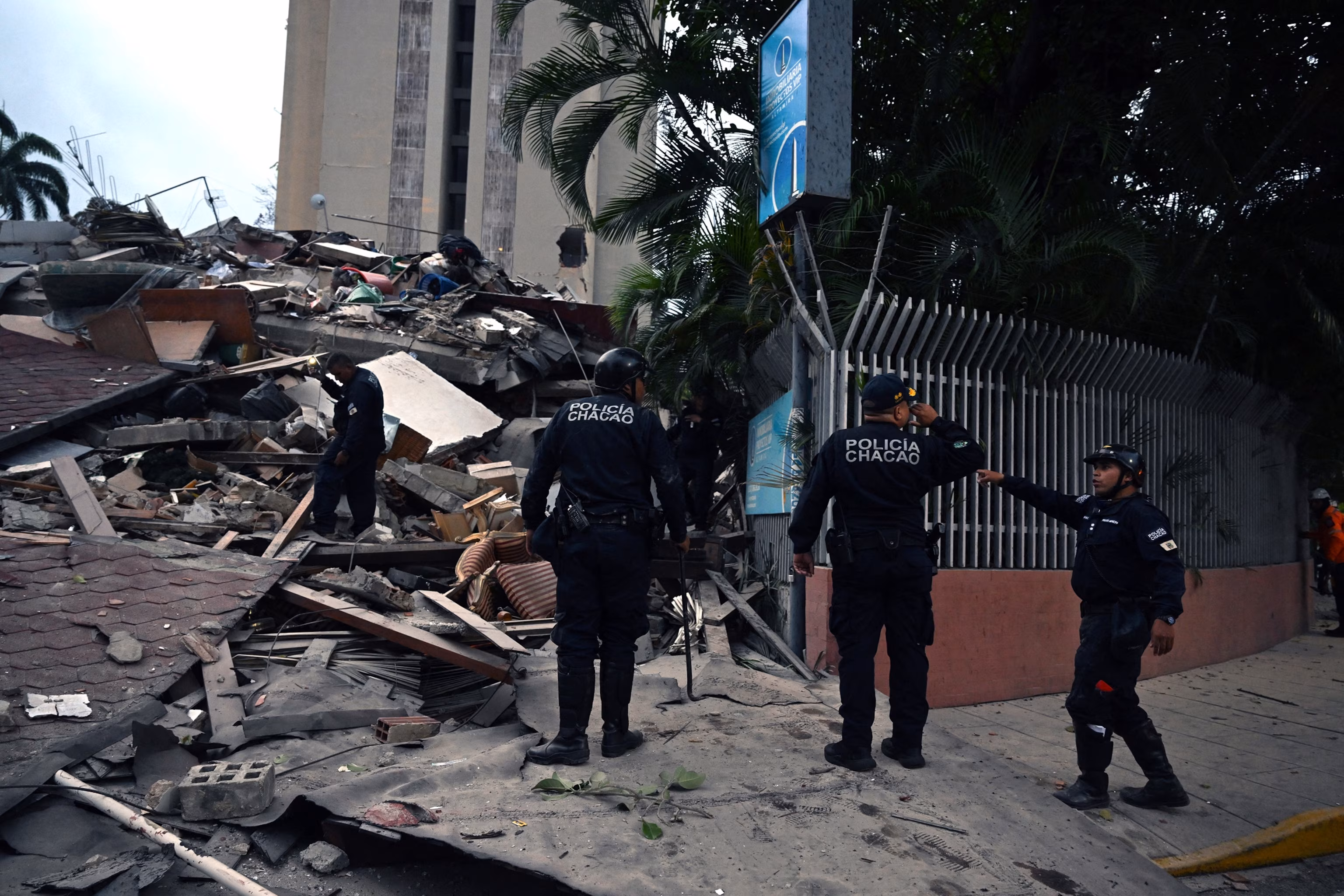 'The ground beneath my feet was trembling': American visitor describes surviving deadly tremors in Venezuela 16