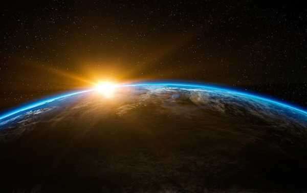 Astronaut Captures Image of Earth Enveloped in Orange Airglow (PHOTO)