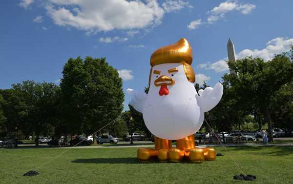 Gigantic 'Trump Chicken' Clad as Prisoner to Sail Along San Francisco Coast