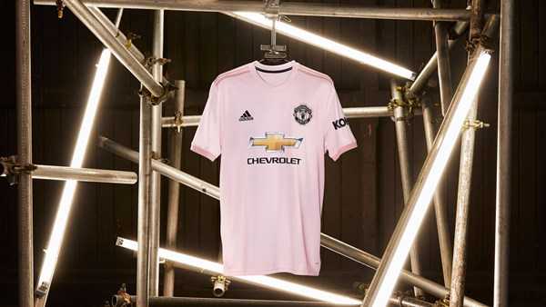 Manchester United in the pink after launch of new kit