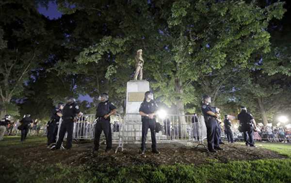 Arrests Made as US University Vows to Restore Toppled Confederate Monument