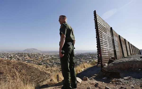 ‘4th Century Strategy’: Senator Notes Failure of Trump Border Wall Demand