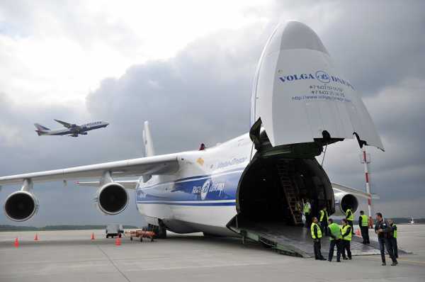 Boeing Signs $12 Bln Deal to Sell Giant Cargo Planes to Russian Freight Firms
