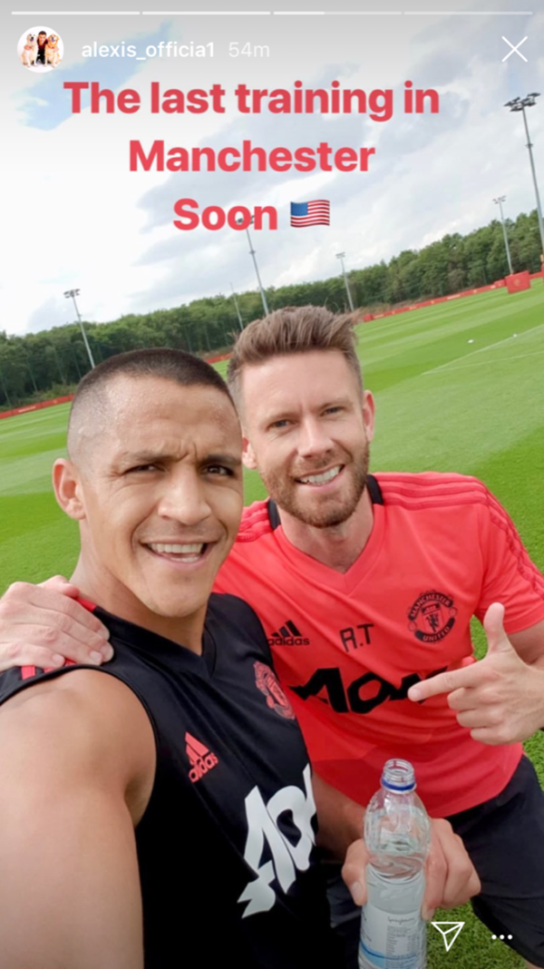 Sanchez given all-clear to join Manchester United on US tour
