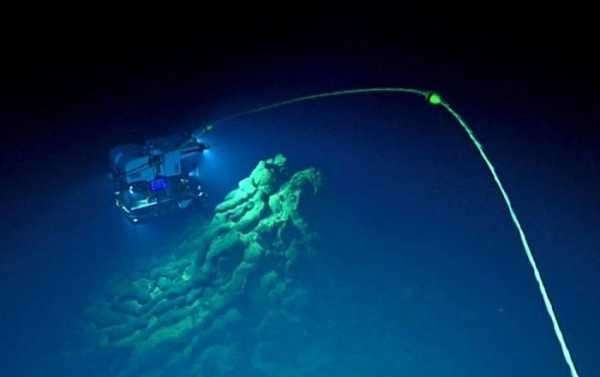 Through Magma Glass: Giant Eruption Creates Vast Crystal Field in Mariana Trench